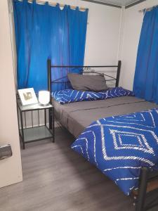 Ένα ή περισσότερα κρεβάτια σε δωμάτιο στο The Holiday Hut +29 φωτογραφίες