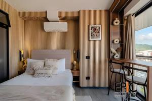 a bedroom with a bed and a balcony at Epic Suite 501 Deluxe Aeropuerto in Cuba