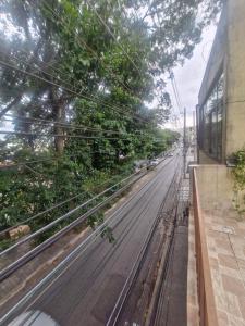 Η γειτονιά γύρω από ή μία γειτονιά κοντά σε αυτό το δωμάτιο σε οικογενειακή κατοικία