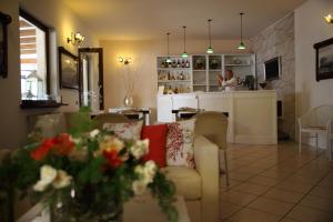 A restaurant or other place to eat at Residence Hotel La Giara