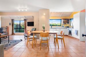 Kuchyň nebo kuchyňský kout v ubytování The Potter's Cottage, Waiheke