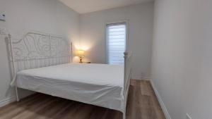Ένα ή περισσότερα κρεβάτια σε δωμάτιο στο Spacious 2BR Apartment Furnished