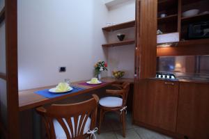 A kitchen or kitchenette at Residence Hotel La Giara