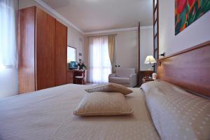A bed or beds in a room at Residence Hotel La Giara