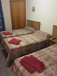 Postel nebo postele na pokoji v ubytování Hostal L'Escaleta