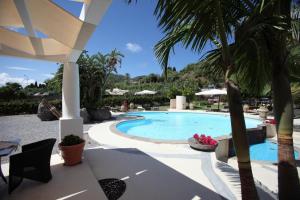 The swimming pool at or close to Residence Hotel La Giara