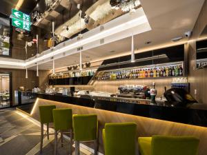 Lounge nebo bar v ubytování Golden Tulip Krakow Kazimierz