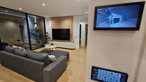 TV a/nebo společenská místnost v ubytování Casa Laina + 35 fotografií