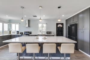 Kuchyň nebo kuchyňský kout v ubytování Enchanting 4-bedroom house with panoramic view in Pasadena + 17 fotografií