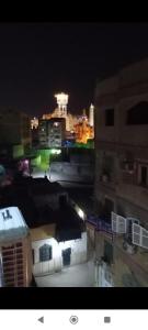 アスワンにあるSUN Cityの建物が並ぶ夜の街の景色