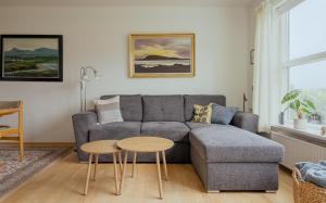 Posezení v ubytování Cozy 2BR in Hoyvík - Family Friendly - Bright