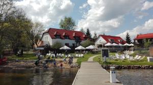 Vonkajšia záhrada v ubytovaní Stare Sady Chillout Rooms "Pod Jabłoniami"