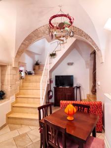 a living room with a table and a couch at Barocco Art House in Martina Franca