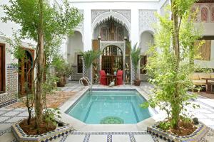 Bazén v ubytování Riad & Spa Esprit Du Maroc nebo v jeho okolí