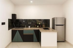 Η κουζίνα ή μικρή κουζίνα στο Swagatha Luxe Escape Private 1BHK Beach Villa