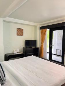 TV a/nebo společenská místnost v ubytování Punnpreeda Beach Resort - SHA Plus Certified