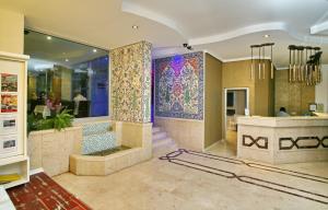 The lobby or reception area at Kleopatra Celine Hotel