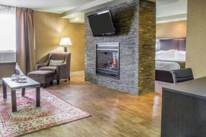 Телевизор и/или развлекательный центр в Quality Hotel & Conference Centre
