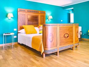 a bedroom with a bed and a blue wall at Qurchiti in Capo dʼOrlando