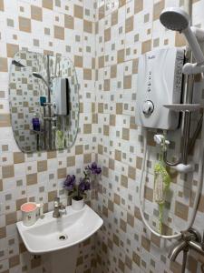 Afbeelding uit fotogalerij van Fivas Residences in Arua