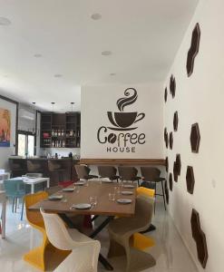 アビジャンにあるAichti Hotelのギャラリーの写真