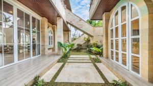 an exterior view of a house with a walkway at Villa Luna in Blahbatu