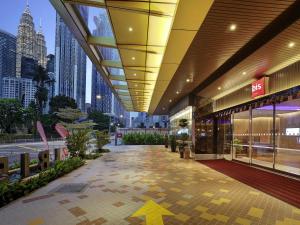 a building with a walkway in the middle of a city at ibis Kuala Lumpur City Centre in Kuala Lumpur