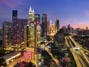 - Vistas nocturnas a una ciudad con edificios altos en ibis Kuala Lumpur City Centre, en Kuala Lumpur