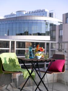 Rõdu või terrass majutusasutuses Thon Hotel Residence Parnasse Aparthotel
