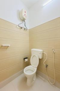 Un baño de Regal Courtyard