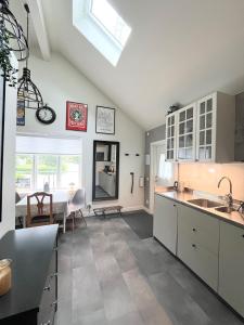 Η κουζίνα ή μικρή κουζίνα στο Independent private guest house 20 minutes from Stockholm city