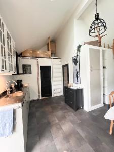 Η κουζίνα ή μικρή κουζίνα στο Independent private guest house 20 minutes from Stockholm city