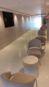 a row of chairs and tables in a building at رير بلو دايموند 2 للشقق المخدومة تصنيف اقتصادي in Taif
