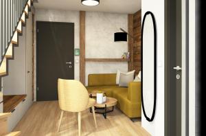 een woonkamer met een bank en een tafel bij WALDGUT Naturresort in Bad Gottleuba