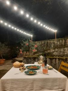 a table with plates of food and a bottle of wine at HUTS By Innwoods in Alaverdi