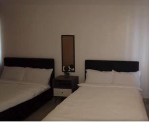 two beds sitting next to each other in a bedroom at Shane's View in Manila