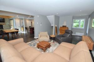 a living room with a couch and a table at Spa Nature Waterfront - Le Cardinal in Ripon +25 photos