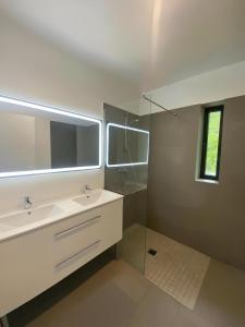 a bathroom with a sink and a mirror at maison Lège cozy in Lège-Cap-Ferret