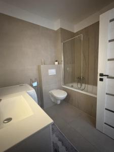 Ένα μπάνιο στο Apartments Sered +16 φωτογραφίες