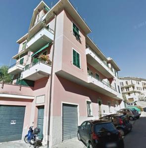 Το κτήριο όπου στεγάζεται  το διαμέρισμα