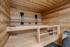 a log cabin with a sauna at Lingåsen Panorama! in Valldal