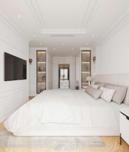 1 dormitorio blanco grande con 1 cama blanca grande en The Celestial Reef Hanoi-Stylish Stay with Rooftop Pool & Free Laundry-Middle Old Quarter, en Hanói