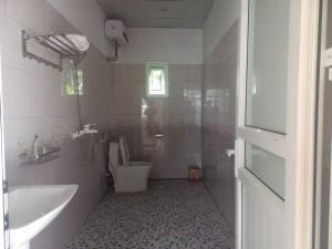 a bathroom with a tub and a toilet and a sink at Trang An Pristine View homestay in Ninh Binh