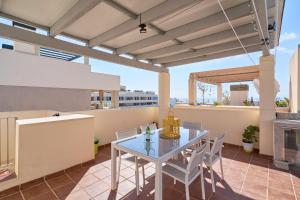 Μπαλκόνι ή βεράντα στο Amplio Ático De 2 Habitaciones