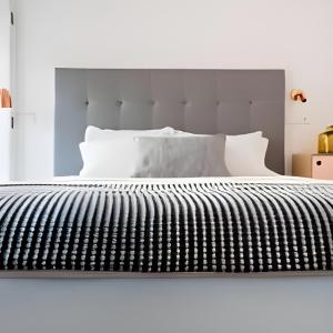 En eller flere senge i et værelse på Myo Design House