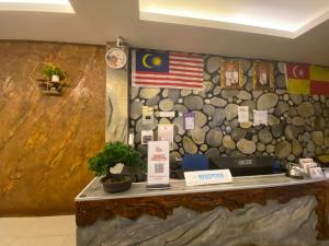 a counter with an american flag on a stone wall at Hotel station 24 in Sungai Besar