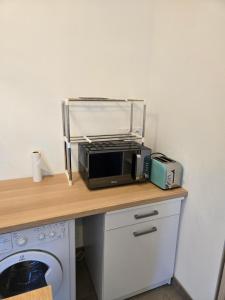 a microwave sitting on top of a counter at Charmant 2 pièces au cœur de Vendôme in Vendôme