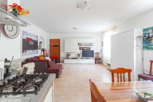 a kitchen and living room with a stove top oven at Open Space Valnerina in Piedipaterno
