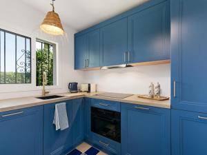 Una cocina o cocineta en Villa Sophora 2, near Puerto Banus