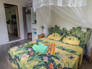 Ένα ή περισσότερα κρεβάτια σε δωμάτιο στο Les Bungalows Gourmands